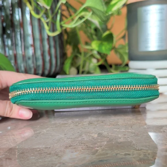 Tory Burch Vibrant Green Zip Wallet - Picture 4 of 10